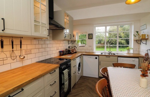 Bossington House | BARTON LODGE, pet friendly, country holiday cottage in Porlock