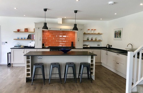West Down Apartment | Barton Rock, sleeps 10 with a hot tub