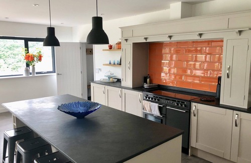 West Down Apartment | Barton Rock, sleeps 10 with a hot tub