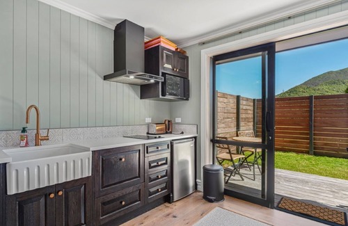 Taupo House | Base: $2 Extra: $30 4 Deborah Rise