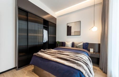 Dongcheng Apartment | base-Beijing Sanlitun Serviced Apartment-Close to Forbidden City, Tian'anmen Square &Bike rental &Subway Line 2&3&17 &Free coffee &Washing machine, Kitchen &English speaking &High speed free WiFi &Robot