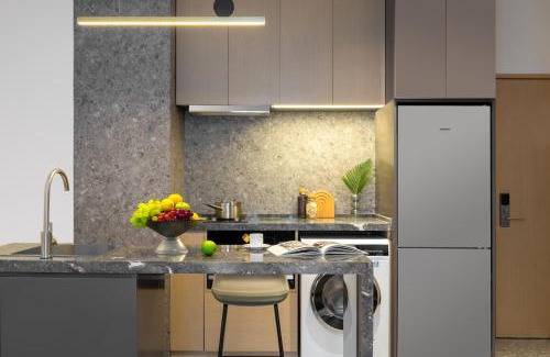 Dongcheng Apartment | base-Beijing Sanlitun Serviced Apartment-Close to Forbidden City, Tian'anmen Square &Bike rental &Subway Line 2&3&17 &Free coffee &Washing machine, Kitchen &English speaking &High speed free WiFi &Robot