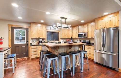 Shingletown House | Base of Lassen National Park Secluded 1 BR + LOFT, 2 BATH HOME. sleeps up to 7