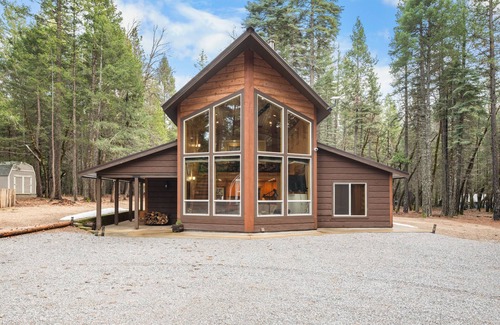 Shingletown House | Base of Lassen National Park Secluded 1 BR + LOFT, 2 BATH HOME. sleeps up to 7
