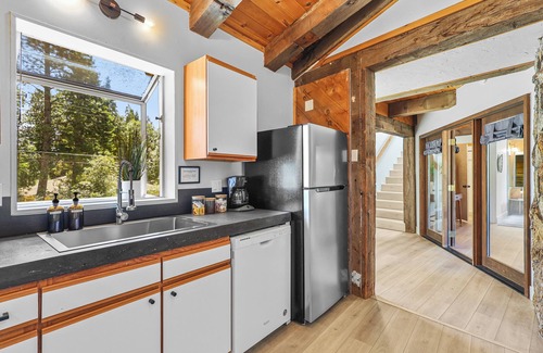 Mount Shasta Cabin | Basecamp Lodge - Cabin 2