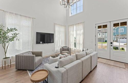 Winchester House | Basecamp Retreat TimsFordLake