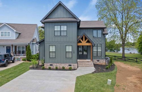 Winchester House | Basecamp Retreat TimsFordLake