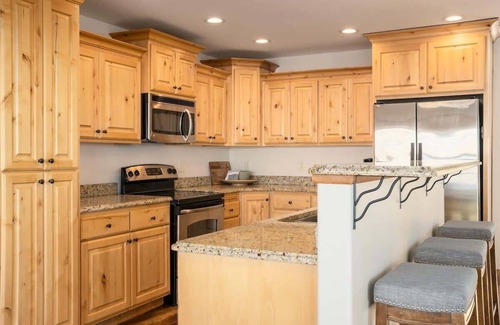 Victor House | Basecamp Stays: Stylish Mtn Home, Fireplace, Views
