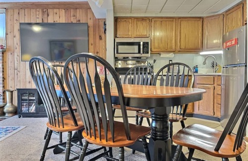 Killington Apartment | BaseLoj - Pool, Firepit, Bike to Mountain!