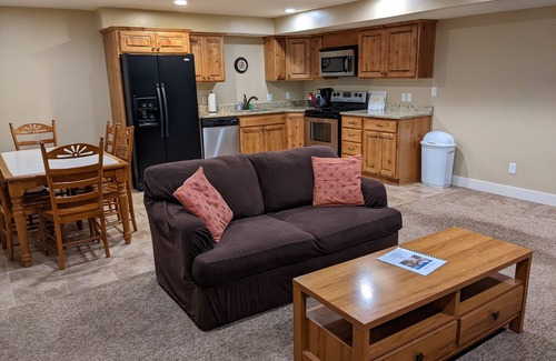 Mapleton House | Basement Apartment near Provo in Quiet Neighborhood with Beautiful Mountain View