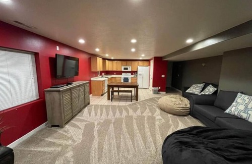 Pleasant Grove House | Basement Home with Private Pool and Hot Tub