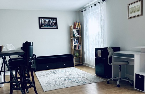 Yorkshire House | Basement in a townhouse, private and clean floor all to yourself!