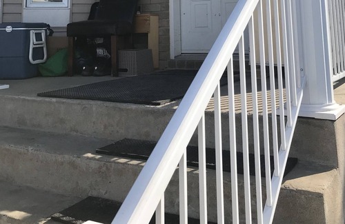 L'Ile-Perrot House | Basement or Cozy 1-3 rooms available