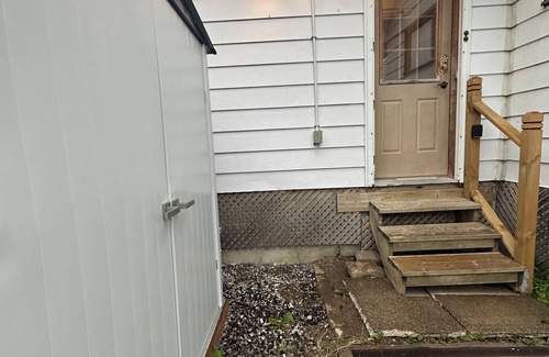 Thunder Bay Apartment | Basement studio sweet .full kitchen, Jacuzzi , gasfire ,Laundry step from dwntwn