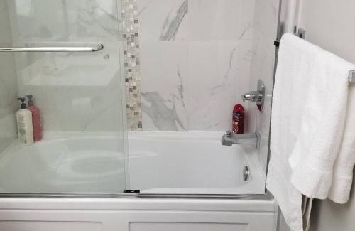 Coquitlam Apartment | Basement Suite 1 queen bedroom(Brand New House)