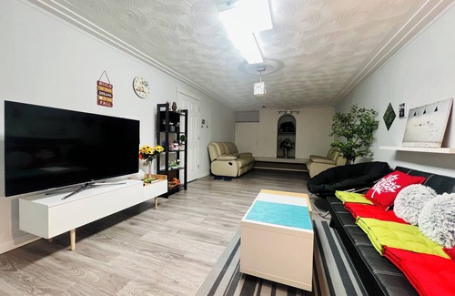 Northwest Edmonton House | Basement suite for you to feel like home. Near City Center-Perfect for Getaways