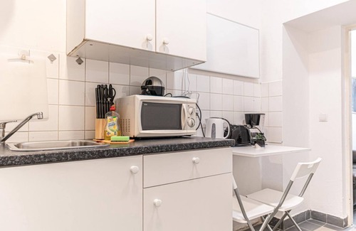 Meidling Apartment | Basic 1BR Apartment Well Connected & Central