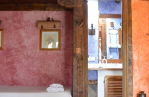 Olmedo Hotel | Basic Triple Room: Private entrance and porch