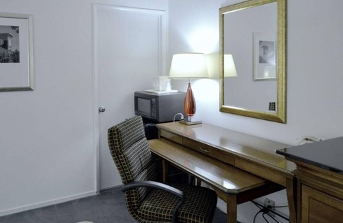 Outer Sunset House | Basics on a budget steps from the Pacific Ocean!