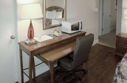 Outer Sunset House | Basics on a budget steps from the Pacific Ocean!