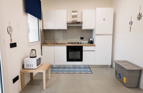 Scoglitti Apartment | Basil apartment in villa with pool, sea, seaside village Scoglitti
