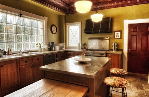 Montgomery Center House | Basil Brook: Colonial-Chic House - near Jay Peak!