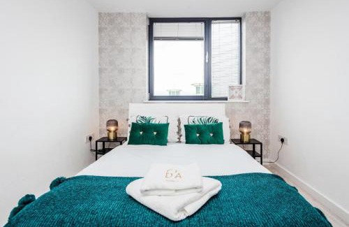 Basildon Apartment | Basildon - 2-Bed - Sleeps 5 - Near Train Station