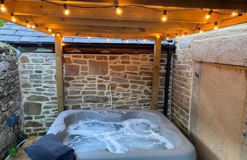 High Peak House | Basin Cottage Retreat