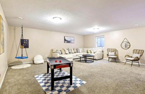 Richfield House | Basketball Court, Pickleball, Karaoke, 6 Beds