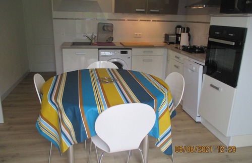 Ustaritz Apartment | Basque country between sea and mountains, quiet ground floor apartment with garden