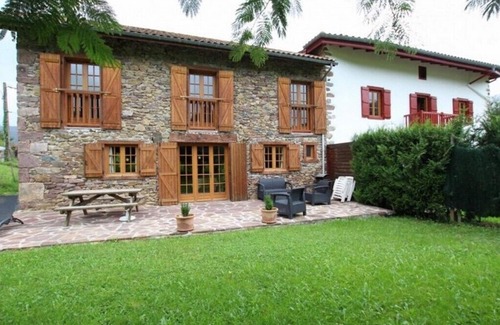 Saint-Etienne-de-Baigorry Cottage | Basque country