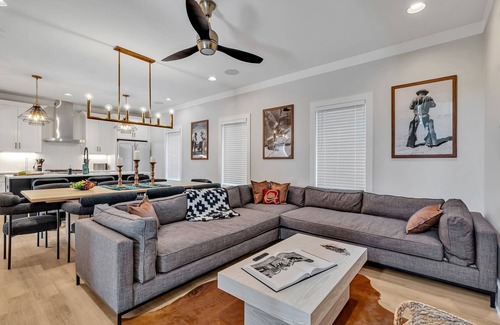 Berry Hill House | Bass - Private Rooftop - 8 mins to Broadway