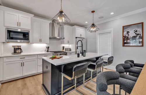 Berry Hill House | Bass - Private Rooftop - 8 mins to Broadway