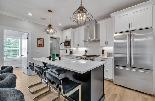 Berry Hill House | Bass - Private Rooftop - 8 mins to Broadway
