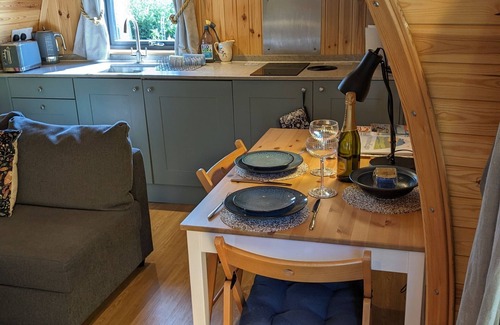 Dunbar Cabin | Bass Rock Pod - Luxury King Size Bed - Sea View