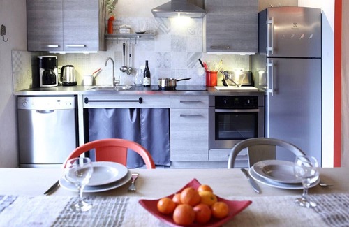 Apt House | Bastide de la Mandarine du 18 ° s Red Ocher Natural in the Heart of the Luberon
