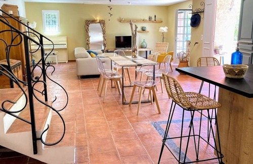 Puget-sur-Argens Villa | Bastide provençale swimming pool 7km from Frejus beaches 8 pers 4 star rating