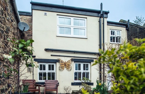Haltwhistle Cottage | BASTLE HOUSE, pet friendly, with open fire in Haltwhistle