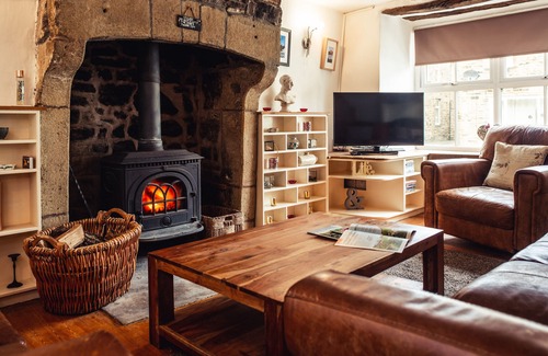 Haltwhistle Cottage | BASTLE HOUSE, pet friendly, with open fire in Haltwhistle