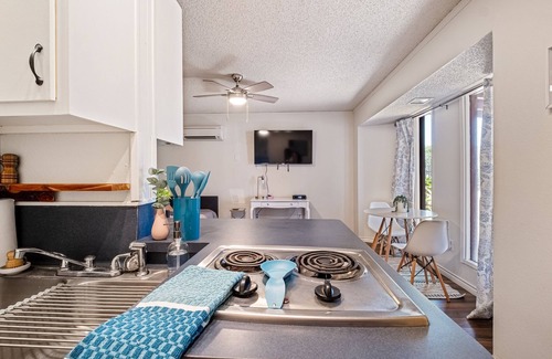 Bastrop Apartment | Bastrop Bungalow Bright Cozy Rental with Strong Wifi