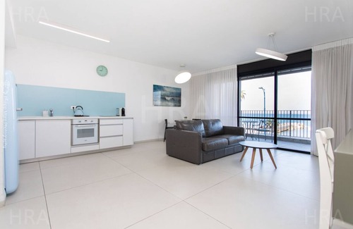 Haifa Apartment | Bat Galim lovely Apartment Luxury Balcony Beach Nearby Doctor's Full Sea View
