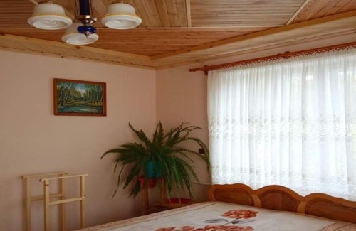 Vyzhnytsya House | Bat'kivska Hata