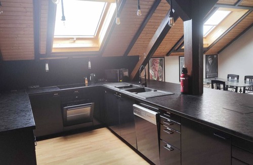 Oelsberg Apartment | Batcave, Nette Ferienwohnung im Dachgeschoss