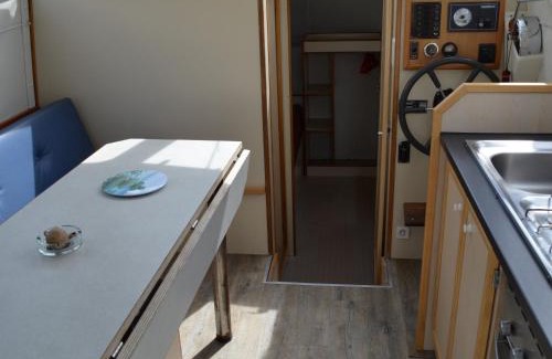 Pontailler-sur-Saone Boat Rental | Bateau confortable à quai pour 5 pers, Pontailler-sur-Saône, proche commerces - API-1-46-16
