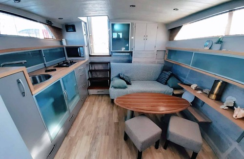 Bassins a Flot House | Bateau le New York, un logement sur le port de Bordeaux