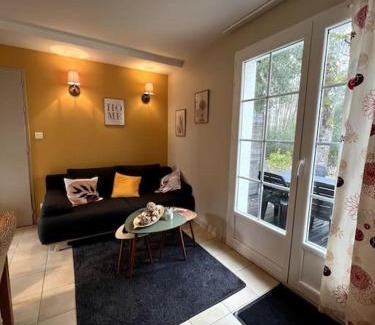 Les Conches Apartment | Bateau - Maison sous les pins
