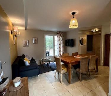 Les Conches Apartment | Bateau - Maison sous les pins