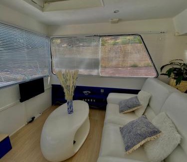 Anatole France Boat Rental | Bateau Mama Mia