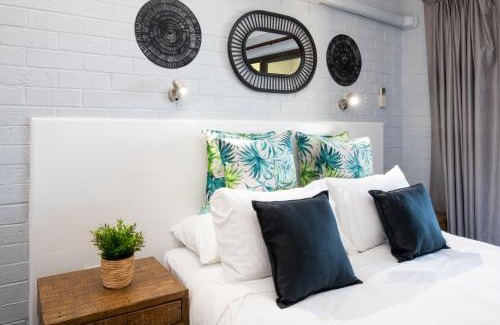 Batehaven Apartment | Batemans Bay Studio Escape with Lush Vista