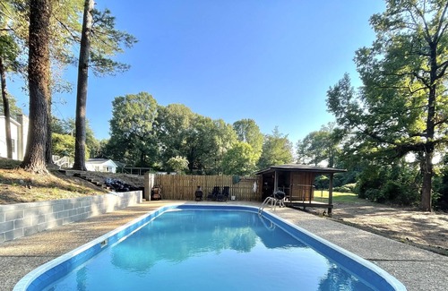 Batesville House | Batesville Newly Renovated 3 Bed 2 Bath